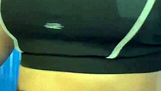 pós treino gostosa no banheiro