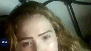 Chica Sexy En Acción Con Amigas