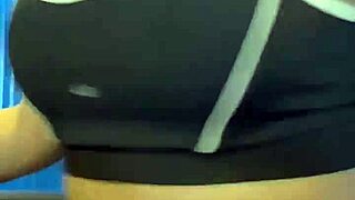 pós treino gostosa no banheiro