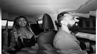 Si pripravený na tesnú riť? pýta sa Anne Cristalli Lukas Zaad pred creampie v aute a hrou s mliekom