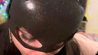 Funk Tocando E A Gatinha Fazendo Sexo Oral No Pau Grande Do Wellington Prado