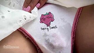 يا إلهي ده الزب الكبير ده قذفلي علنا في كيلوتي المبلول على الأتوبيس!