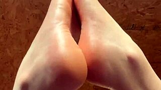 oh man, this girl is just applying some lotion to her feet smoothly