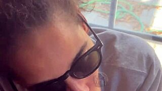 Rempit Ebony Kulit Cerah Hisap Batang Hitam Besar Kawan Di Tingkap Ambil Facial