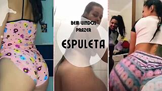 I see this morena gostosa showing lingerie with natural tits and rebolando solo