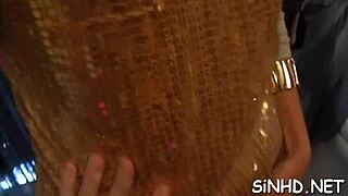 Milujem tú klzkú šťavnatú orgiu s vyzretými kurvami a obrovskými kokotmi v drsnej akcii