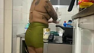 hey, i'm feeding my hubby a good meal so he can devour my big wet pussy as dessert later tonight