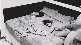 coloquei câmera escondida em casa e flagrei vizinho comendo minha esposa. ela beija e fode no swingers group final.