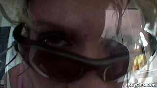 Milf deepthroat και παπαριάζει τεράστια πούτσα!