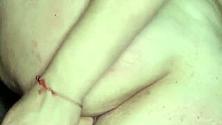 oh man, i love using my dildo to get off with squirting everywhere 😏