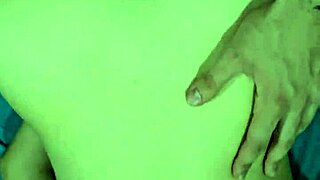 Entregando la colita su primer anal