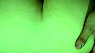 Entregando la colita su primer anal