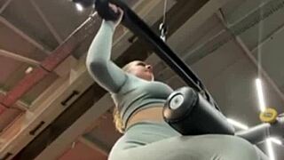 Whoa, crazy fucking hits the gym with this horny BBW and her big ass 🔥💦