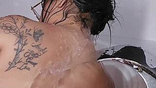 Inviting friend's mom to jacuzzi for dirty fun 😈