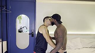 o negão baiano fodeu minha garganta até leitar