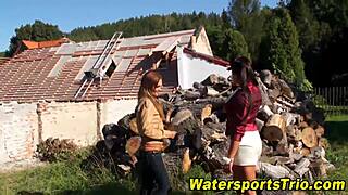 Тройничок на улице с золотым дождем и хардкорным водным спортом в HD