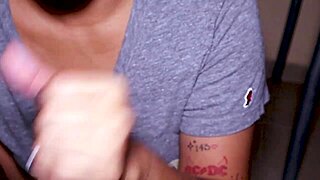 Le chupo el pene a mi peque�o hermanastro con su verga peque�a?