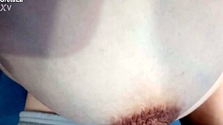 troia italiana si rilassa sul wc in european fetish scene