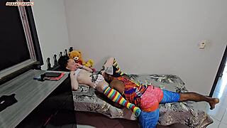 i'm fingindo esta falando com um macho no celular para meu marido ficar com ciumes e me fuder como uma vadia