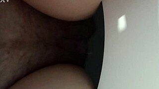 troia italiana si rilassa sul wc in european fetish scene