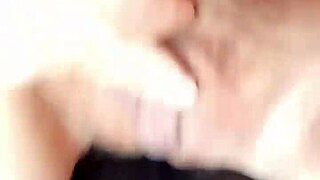 Raskaana oleva vaimo kiihottuu ja laukeaa ihan lutkana