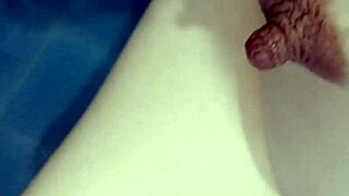 troia italiana si rilassa sul wc in european fetish scene