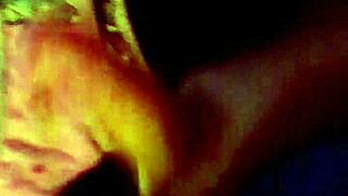 Calcinha da madrasta ganha gozada suja e melada