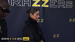 Violet Myers, Show Off That Asshole To Paparazi For Big Black Cock Action!