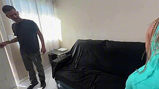 Quero dar meu cuzinho mas tenho medo, acho que dói com essa big clit Brazilian slut