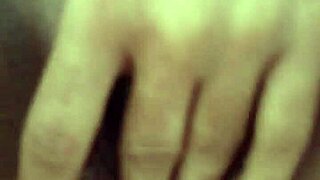 casada safada shows off her big ass in amateur style around the house with teasing moves