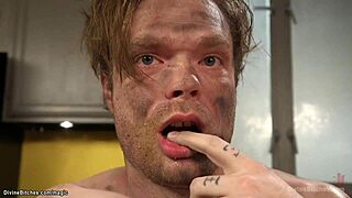 Kenapa mistress seksi suka pegging lelaki beristri terikat malam pengantin?