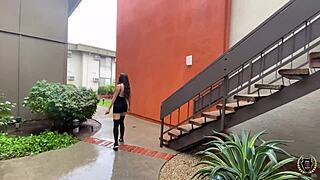 Rose Lynn, chceš Rome Majorsův velký čurák hluboko v mokré kundě? Jezdí cowgirl style.