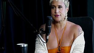 Seu forte é exibição se sente autêntica tem falta das preliminares não sai com homens sem planos e quando beijou mulheres - Just Joana watch on Sheer Red?