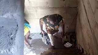 Uliční kluk vylákal prodavačku pomerančů do rozestavěné budovy na drsný mokrý šuk kundy do konce