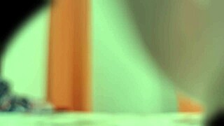 Mi hermanastra caliente y sensual shows off her perfect body in miniskirt