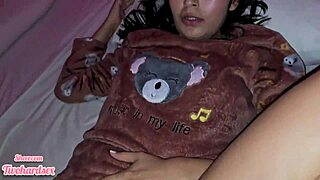 Gjorde styvkusinen gravid med fet cumshot i rakad fitta!!