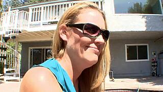 Cougar milf licks wet pussy of housewife in rough orgasm kissing session 😈