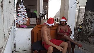 No Natal, Vizinha Fofoqueira Leva Pirocada Na Bucetona No Pelo Para Aprender - Feliz Natal!