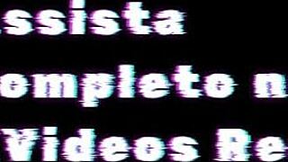 usei um consolo preto na bucetinha pra gozar sozinha na cama