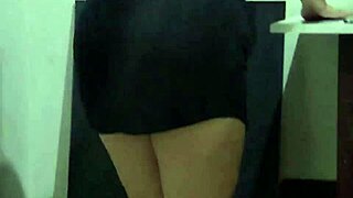 Grabo A Mi Madrastra Mientras Hace Limpieza