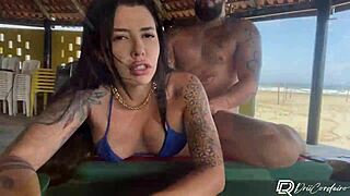 ganhei gozada na boca do tatuado gostoso que conheci na praia