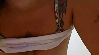 Tentando convencer meu macho a largar a mulher dele com jovens exibicionistas.