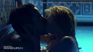 O que rola com a garota famosa depois da aula de natação em HD?