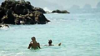 Hey, check out Regina Blandón's appearance with pezón moment in Como Novio de Pueblo from 2019.