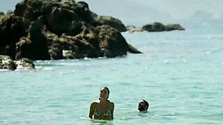 Hey, check out Regina Blandón's appearance with pezón moment in Como Novio de Pueblo from 2019.