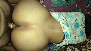 Comiendo a culona latina de a perrito, no podemos hacer mucho ruido porque hay visitas en nuestra casa!