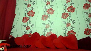 i love showing off my massive natural tits on webcam for you