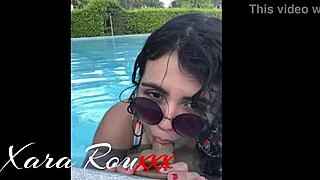 le pago a mi hermanastro para grabar un video porno en la piscina