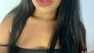 Pretinha safada invites viewers to join her for outdoor lingerie fun in Goiânia. She teases publicly with amateur Latina flair.