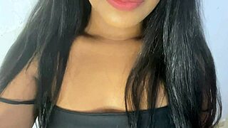 Pretinha safada invites viewers to join her for outdoor lingerie fun in Goiânia. She teases publicly with amateur Latina flair.